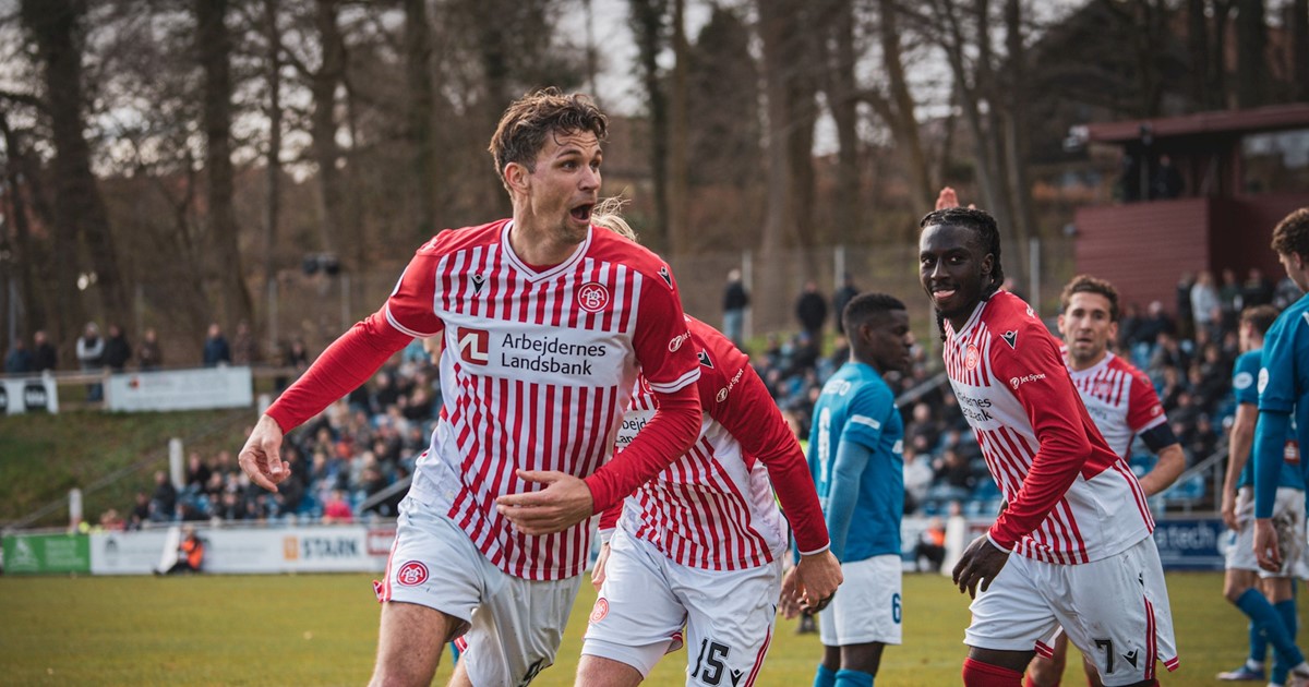 Helenius-Hattrick bei großartigem Comeback-Sieg